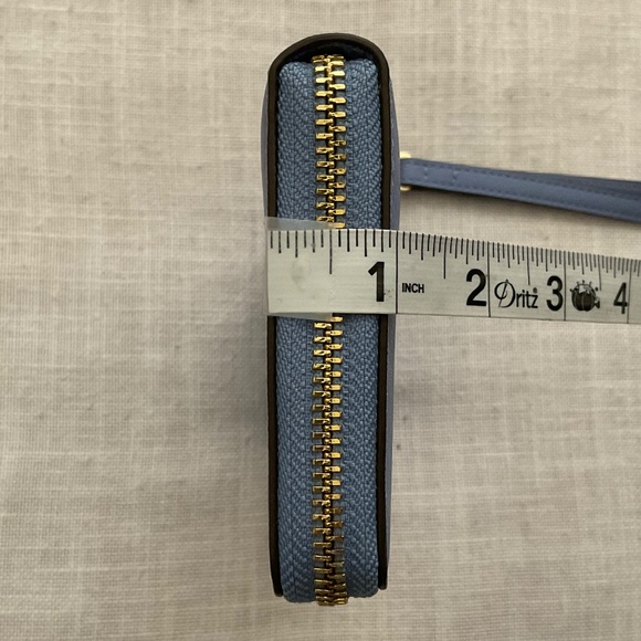 Tory Burch Robinson Leather Continental Wallet Wristlet Passport Organizer NWOT - Picture 4 of 16